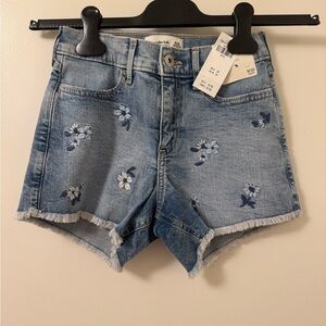 New: Abercrombie Kids relaxed short high rise 9/10. flower embroidery.